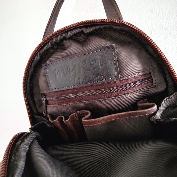 Small purse size brown leather backpack 90s / Y2K - Picture 6 of 8
